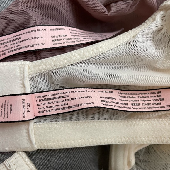 Two pack of bras, 42DD and 42E - Picture 6 of 9